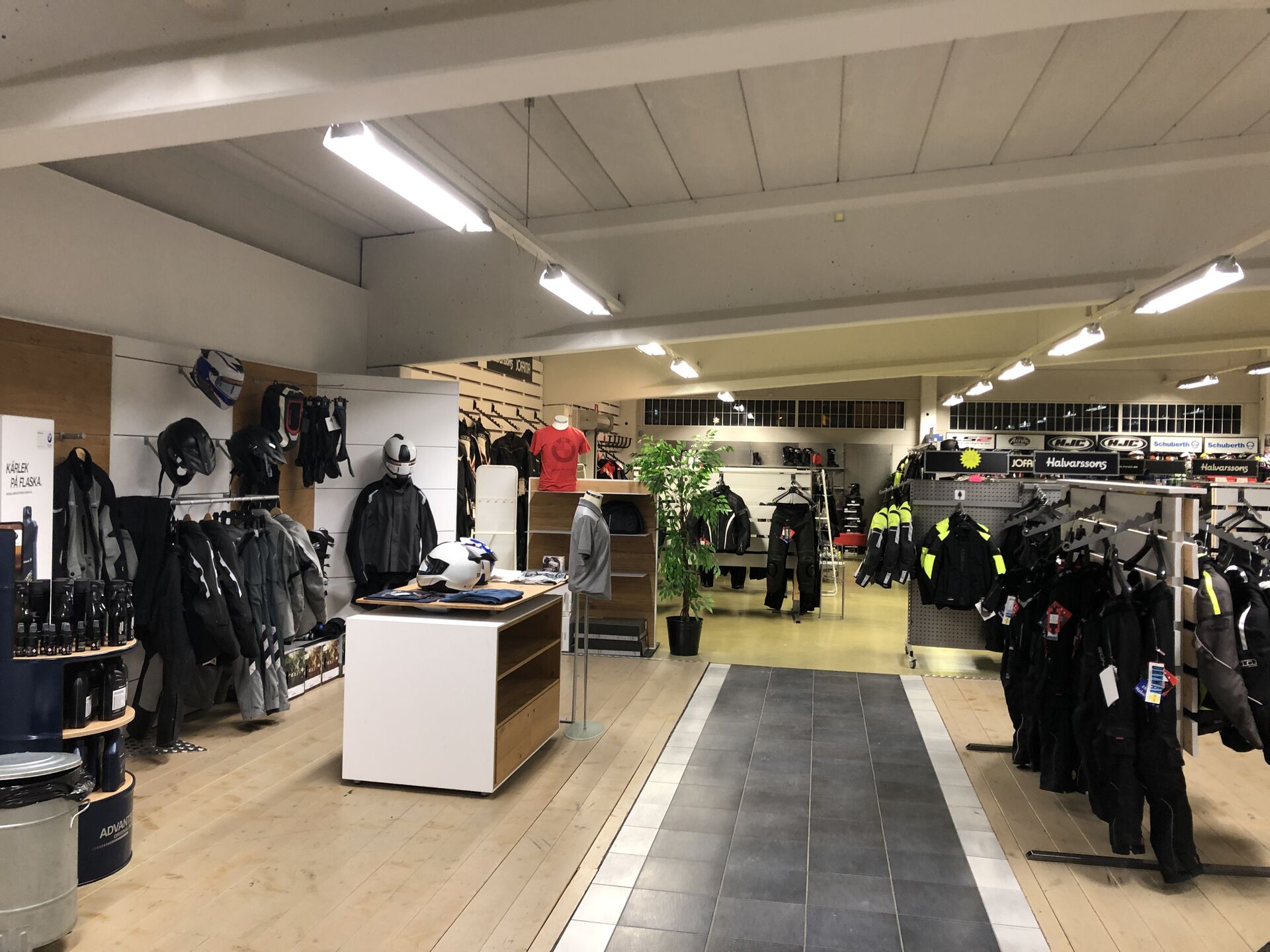 Butiken hos Carlbarks Motor — kläder, hjälmar och utrustning
